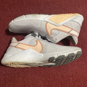 Nike Legend Essential 2 Women's 8 Venice/Crimson Bliss Athletic Sneaker CQ9545 - Picture 1 of 5