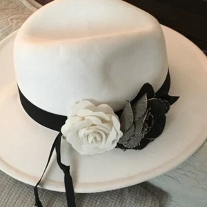 Daesan White Wool Blend Fedora with Upcycled Floral Trim - M/L - Picture 1 of 9