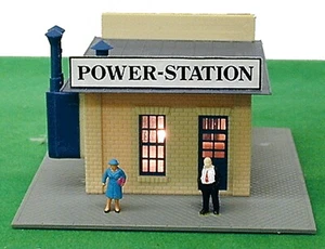 MODEL POWER - LIGHTED POWER STATION/w 2 FIGURES - #580 BUILT-UP - HO TRAIN - Imagen 1 de 3