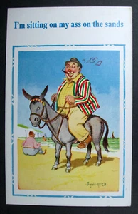 POSTKARTE Ich sitze auf meinem Arsch auf dem Sand; Mann auf Esel; Donald McGill Humor - Bild 1 von 2