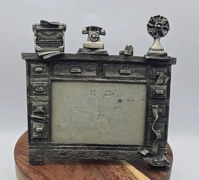  Marco de fotos de escritorio de secretaria vintage ~ escena 3D de metal 5x4 pesado ¡único!  Foto 1 de 4