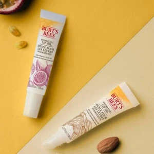 Burt's Bees BUNDLE 2 PCS- Hydrating Lip Oil- Sweet Almond And Passion Fruit Oil - Picture 1 of 3