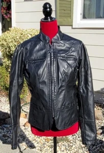 Chaqueta de motocicleta JouJou negra de cuero sintético para mujer talla pequeña usada  - Imagen 1 de 6