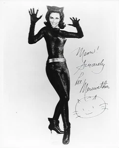 LEE MERIWETHER come CATWOMAN firmato 8 x 10 - Foto 1 di 1