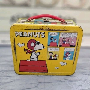 Lonchera vintage de metal pequeña amarilla Peanuts/Snoopy, #52/8004 Hallmark School... - Imagen 1 de 13