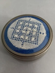 Needle pin small metal container, handmade lace decoration - silver plated - Picture 1 of 3