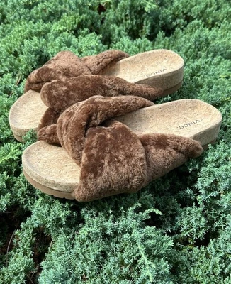 Sandalias planas sin cordones VINCE "NEW" GORAN de piel de oveja marrón caramelo 11 M para mujer nuevas con etiquetas Foto 1 de 4