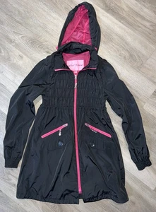 Betsey Johnson Damen gesmokte Windbreaker Jacke M Mantel schwarz mit versteckbarer Kapuze - Bild 1 von 6