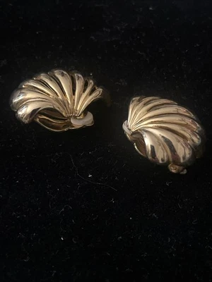 Vtg 80s Givenchy Paris New York Clip On Earrings Gold Tone Openwork Shell Design - Image 1 of 4