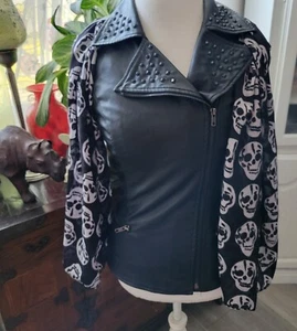 Biker Vest Skull V Christina Black Studded Faux Leather SZ M Pockets W / Scarf - Picture 1 of 11