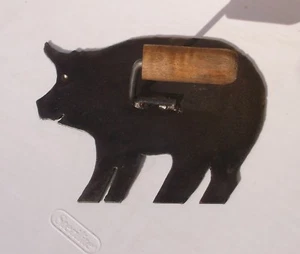 Vintage Iron/Steel 6 x 8 Inch Pig Outline Bacon Press, Hand Made Folk Art in USA - Picture 1 of 5
