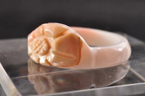 Antiguo anillo de coral de piel de ángel con flor tallada (16 mm (0,62 pulgadas) 8 quilates) y certificado. - Imagen 1 de 12
