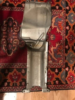 Placa de deslizamiento protectora del tanque de combustible AUDI B7 S4 8E0 201 781 E - Reemplaza 8E0 201 781 D Foto 1 de 3