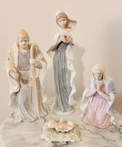 porcelain nativity set - Picture 1 of 2