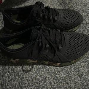 Crocs LiteRide Women's Sneaker Shoes Size 9 Black Camo Comfort Lace Up - Picture 1 of 11