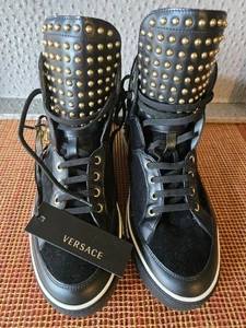 Auténticos Zapatos VERSACE Negros Altos Tachuelas Doradas Medusa Talla 43.5 NUEVO - Imagen 1 de 11