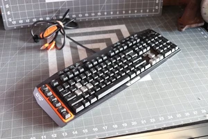 Logitech G710+ G-Series Mechanical Gaming Keyboard used tested - Picture 1 of 4