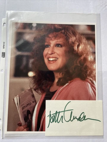 BETTE MIDLER signed AUTOGRAPHED 3x5 Card With Picture!!!! Cover