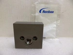 NORDSON 1072164 MODULO COLLETTORE MATERIALE CON BULLONI DI MONTAGGIO NOS - Foto 1 di 4