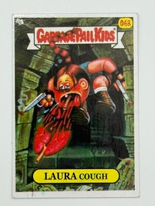 Garbage Pail Kids #68 LAURA COUGH Nuevas Cartas Colombian Foreign GPK RARE - Bild 1 von 2