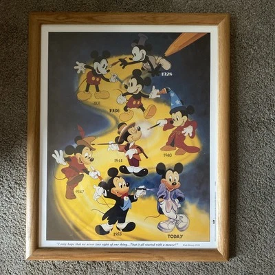 Póster enmarcado de Mickey “Generations” Foto 1 de 4