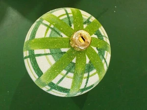 4" Durchmesser grün & weiß karierte irische Weihnachtskugeln (CL 48) - Bild 1 von 2