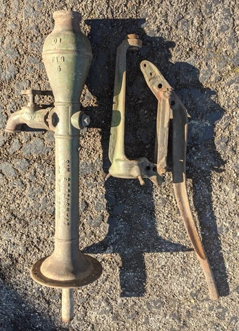 Vintage Evansville WI Baker Fig 5 Cast Iron Antique Hand Water Well Pump Cover