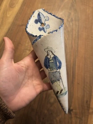 Porte Bouquet De Fleurs & Bretagne & Faïence & Ancien & Bouquetière & Vase - Photo 1/4