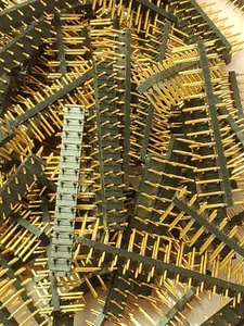 Lote de 100 conectores 200 GRAMOS TOTALES para recuperación de metales preciosos de oro/cualquier uso - Imagen 1 de 3