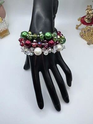 Pulsera Cha Cha Jangle, Hecha a Mano con Cuentas Rojo Blanco y Verde Con Cristales Foto 1 de 4