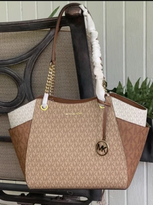 MICHAEL KORS JET SET TRAVEL LARGE CHAIN SHOULDER TOTE BAG MK CAMEL BROWN LOGO - Image 1 of 4