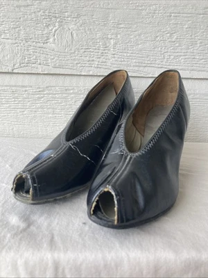 Vintage 1940s  Black Patent Leather Peep Toe Shoes  Women’s Size 6N - Image 1 of 4