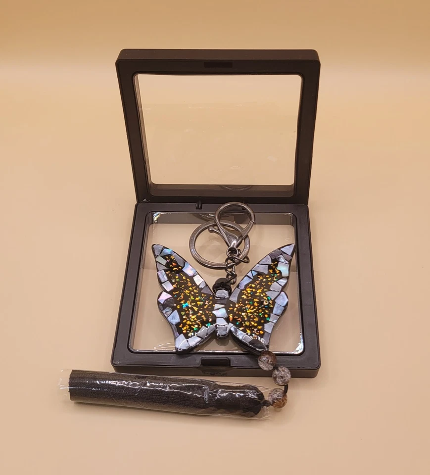 Llavero Norigae Mariposa Coreana - Concha Nácar Blanca, Borla Negra Foto 1 de 4