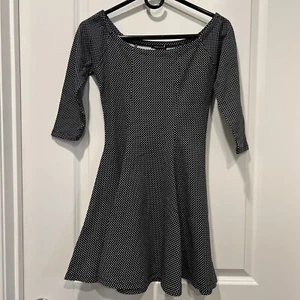 Forever 21 Black W/ White Polka Dot Princess Cut Mid Sleeve Dress Size S L30.5” - Picture 1 of 6