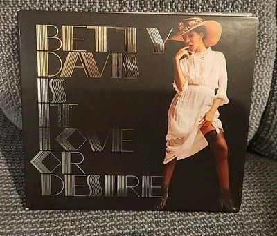 CD Betty Davis - Is It Love or Desire [2009 Remaster Digipak] Light In The Attic Foto 1 de 4