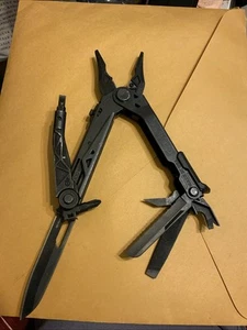 Gerber Made in USA Center Drive Black Multi Tool - Picture 1 of 16