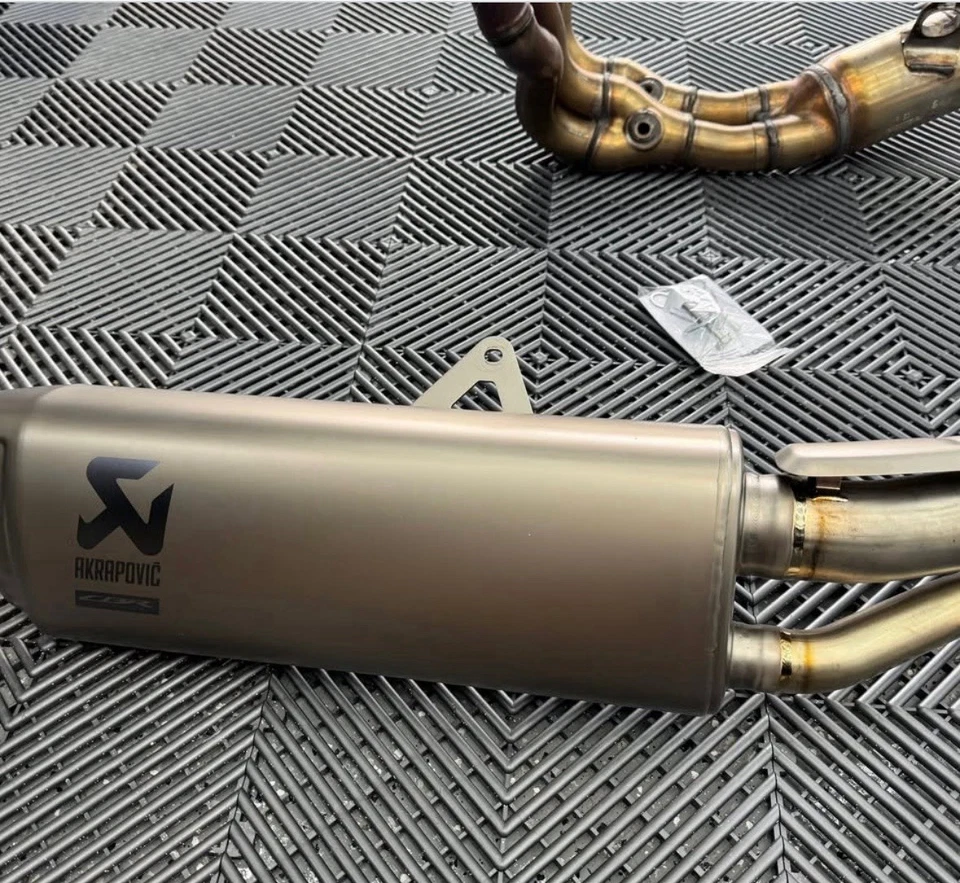 2025 Honda Cbr1000rr-r Sp Fireblade Akrapovic Exhaust. Brand New - Image 1 of 1