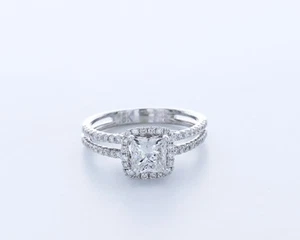 1,9 kt zertifizierter laborgefertigter Diamant E/VS2 Princess-Schliff 18 K Gold Halo Akzent Ring - Bild 1 von 4