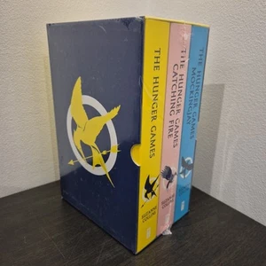 The Hunger Games Book Trilogy Factory Sealed - Picture 1 of 6