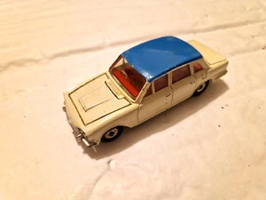 VINTAGE 1960'S DINKY TOYS 135 TRIUMPH 2000 WHITE/BLUE DIECAST MODEL CAR - Picture 1 of 3