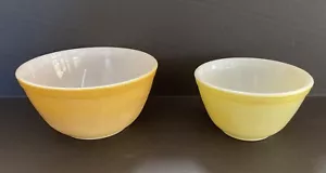 Par de cuencos mezcladores vintage Pyrex 401 y 402 amarillos descoloridos de 1,5 pintas y 1,5 cuartos - Imagen 1 de 11