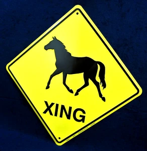 HORSE Xing - *HECHO EN EE. UU.* Letrero de metal en relieve - Granero Hombre Cueva Garaje Tienda Bar Decoración - Imagen 1 de 9