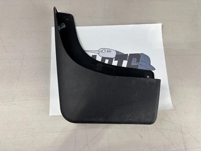 Chevrolet Silverado 1500 2019-2024 protector contra salpicaduras trasero del lado del pasajero/84621828 Foto 1 de 4