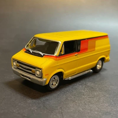 Dodge D-150 1977 furgoneta boogie *Yellow Blaze* 1/64 diecast premium Foto 1 de 4