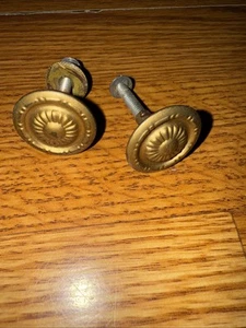 JUEGO DECORATIVO 2 MANIJAS ANTIGUAS DE LATÓN PERÍODO REGENCIA PERILLAS GEORGIANAS - Imagen 1 de 2