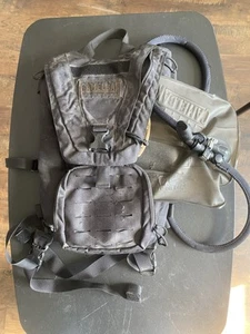 Camelback Water pack Back Packing Reinforced - Picture 1 of 8