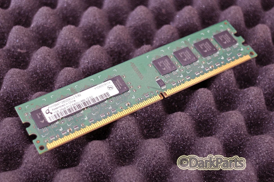 Qimonda HYS64T128020EU-2.5-B2 1GB Memory RAM PC2-6400U-666-12-E0 - Immagine 1 di 1