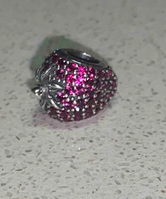 PANDORA Pave Strawberry Charm, Red Cubic Zirconia - Bild 1 von 4
