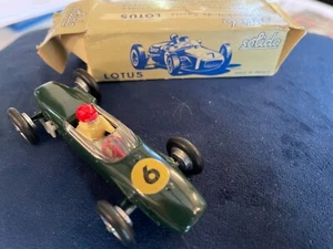 Solido 1/43 - Lotus vert foncé n° 6 - version casque pilote et volant rouge - Foto 1 di 3