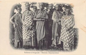 Comores - Sultanat d'Anjouan - Beautés Anjouanaises - VOIR LES SCANS POUR L'ÉTAT - Foto 1 di 2